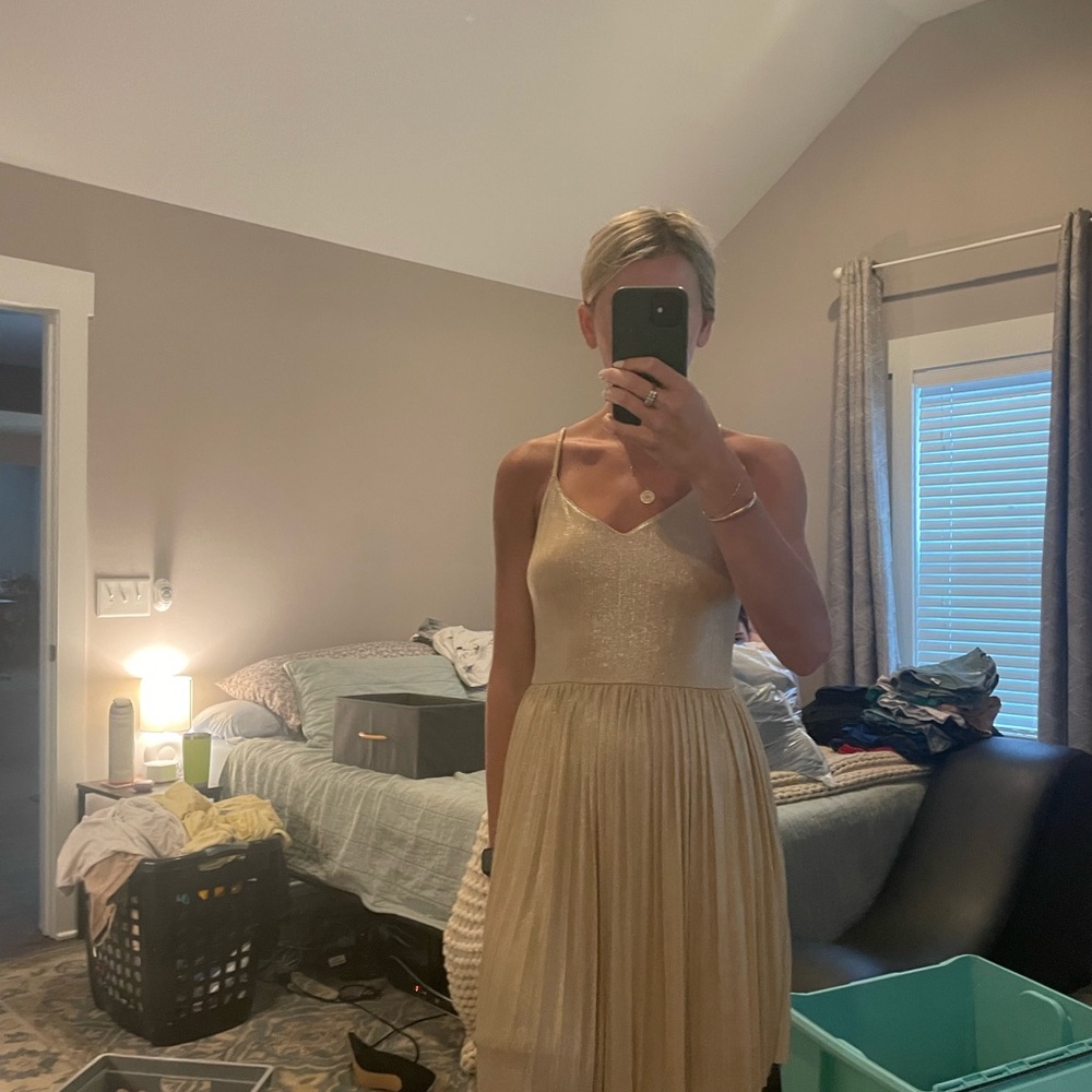 Elegant Gold Sleeveless Dress